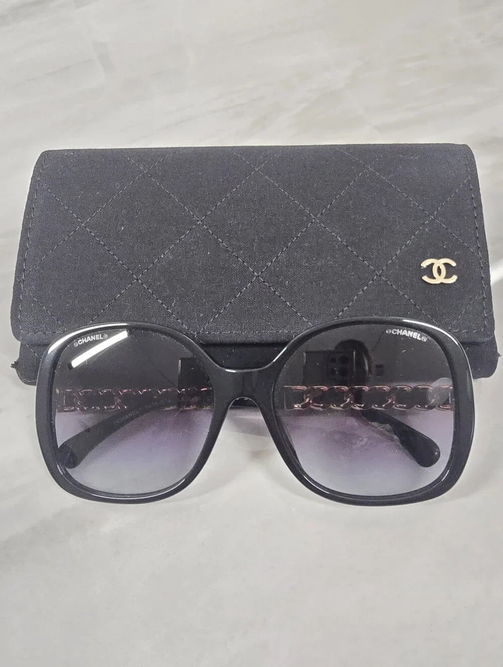 CHANEL Black Sunglasses with Gold Chain-Accents Auth CHANEL CLASSIC GOLD CHAIN Black Leather Sunglasses GOLD  main image 4
